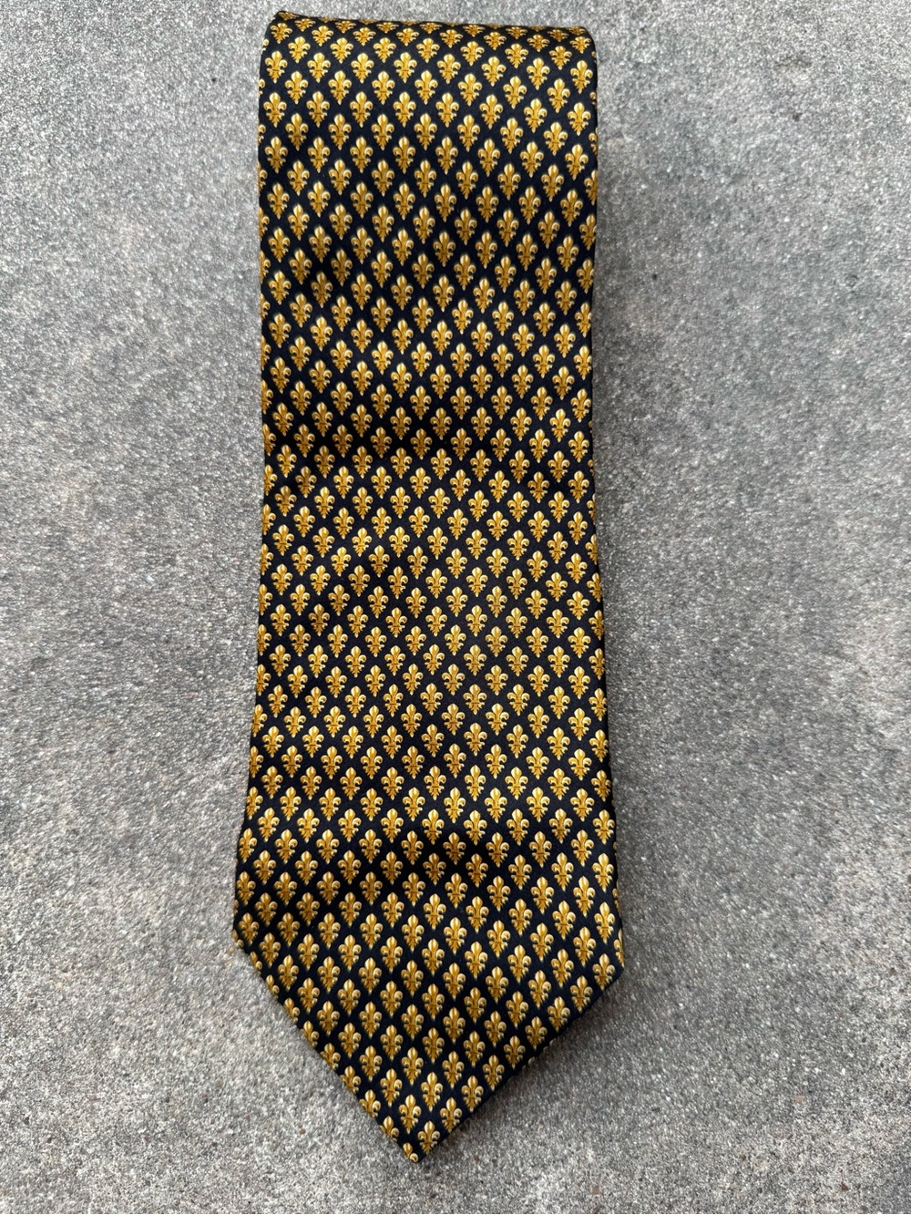 Ashford Brooks London Brand Silk Fleur De Lis in Black & Gold Tie